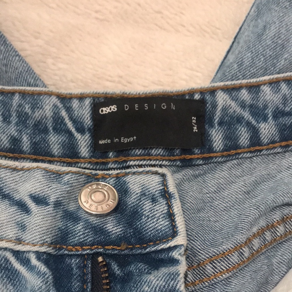 ASOS Design High Rise Light Blue Mom Jeans - Picture 9 of 9